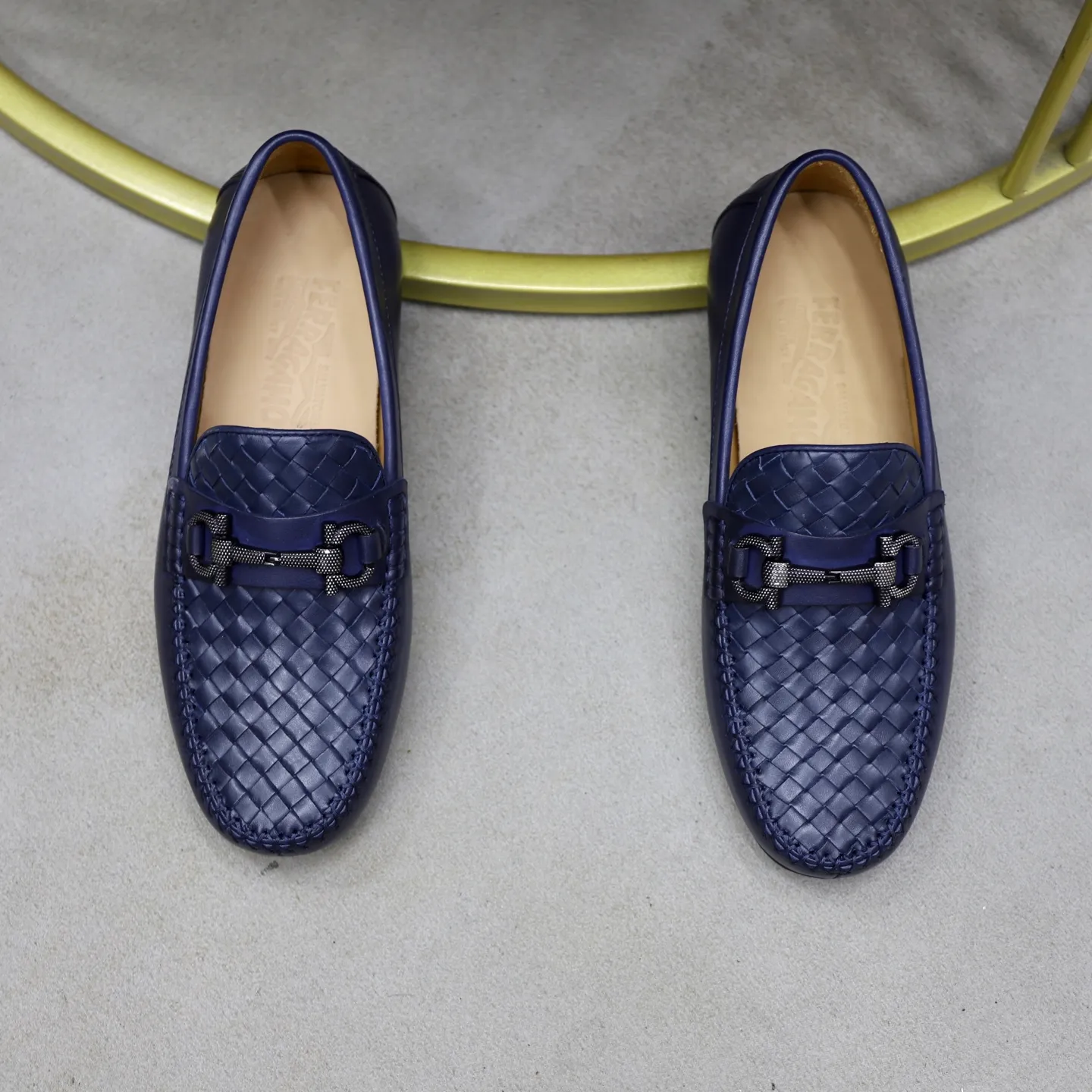 Ex-factory price: 480💰🙅‍♂️🙅‍♂️🙅‍♂️Niuli Brand: Ferragamo Standard code: Men's code 38/44 (45 customized) Grade: Same as the official website Material: Original imported cowhide leather lining Original wear-resistant lightweight outsole Style category: Men's casual slip-on shoes Bean shoes Distinguished luxury brand elements top luxury Color: actual picture color